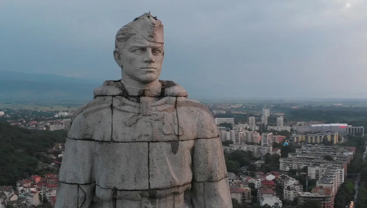 ПП-ДБ внесоха в НС законопроект за махане на паметниците на комунистическия режим