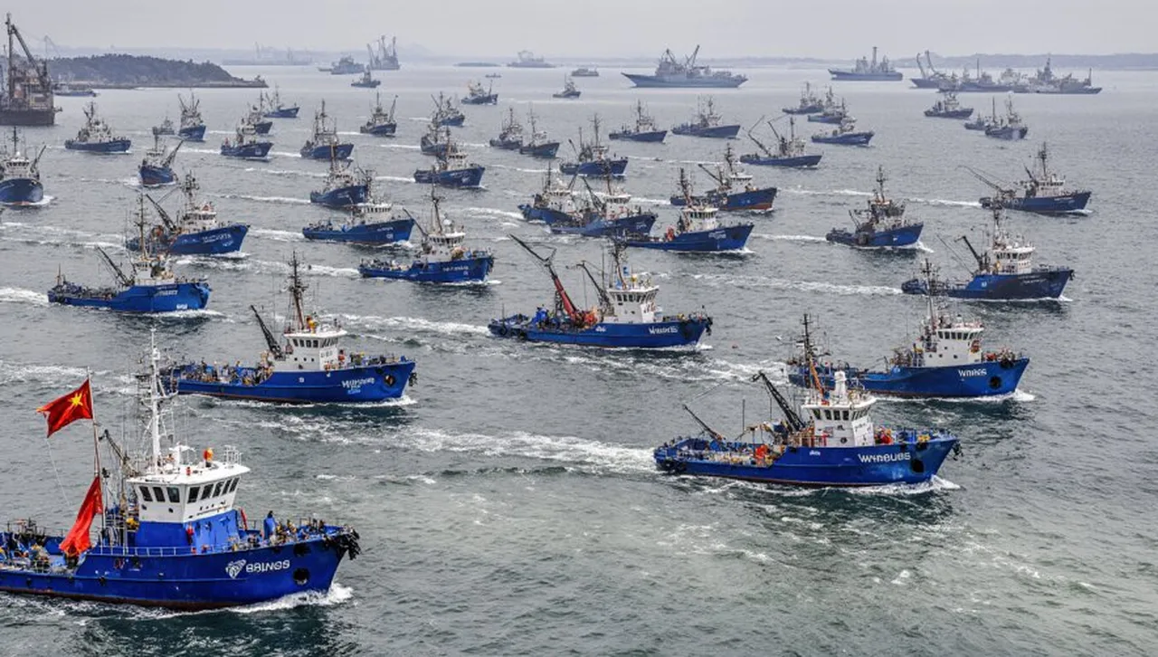 Китай мобилизира хиляди риболовни кораби в мащабни учения Необичайни формации
