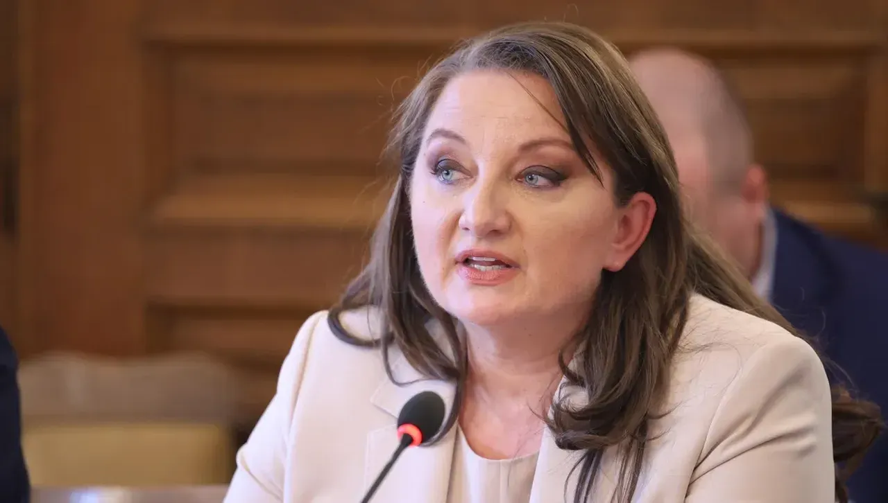 Сачева: Странно защо Радев обяви чрез CNN мнението си за окончателното решение на КС