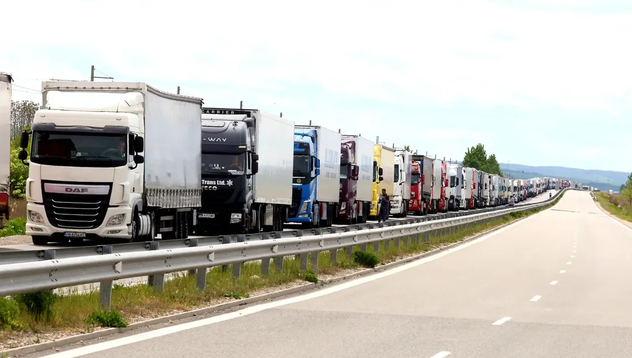 Ключови гранични пунктове блокирани заради тежък трафик към Турция