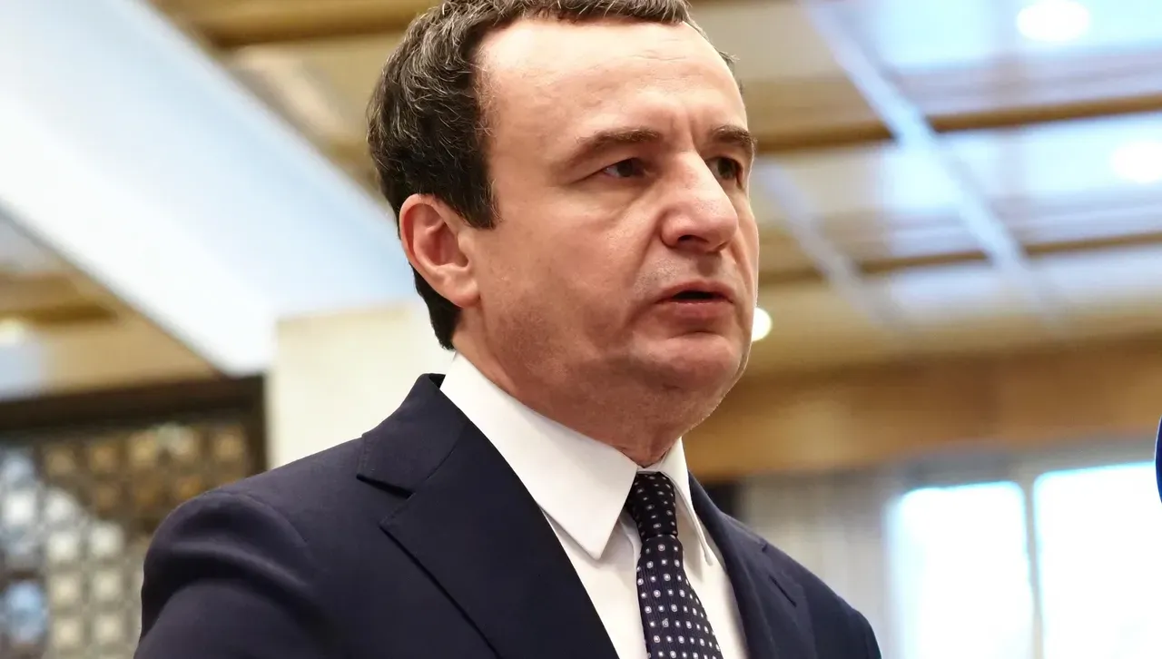 Албин Курти подаде оставка от премиерския пост, за да се закълне като депутат