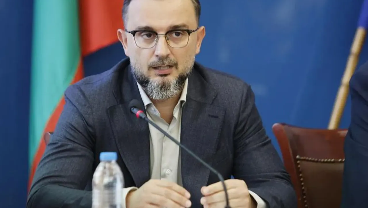 Явор Пенчев: Младите лекари и сестрите получават исканото увеличение на заплатите - със закон