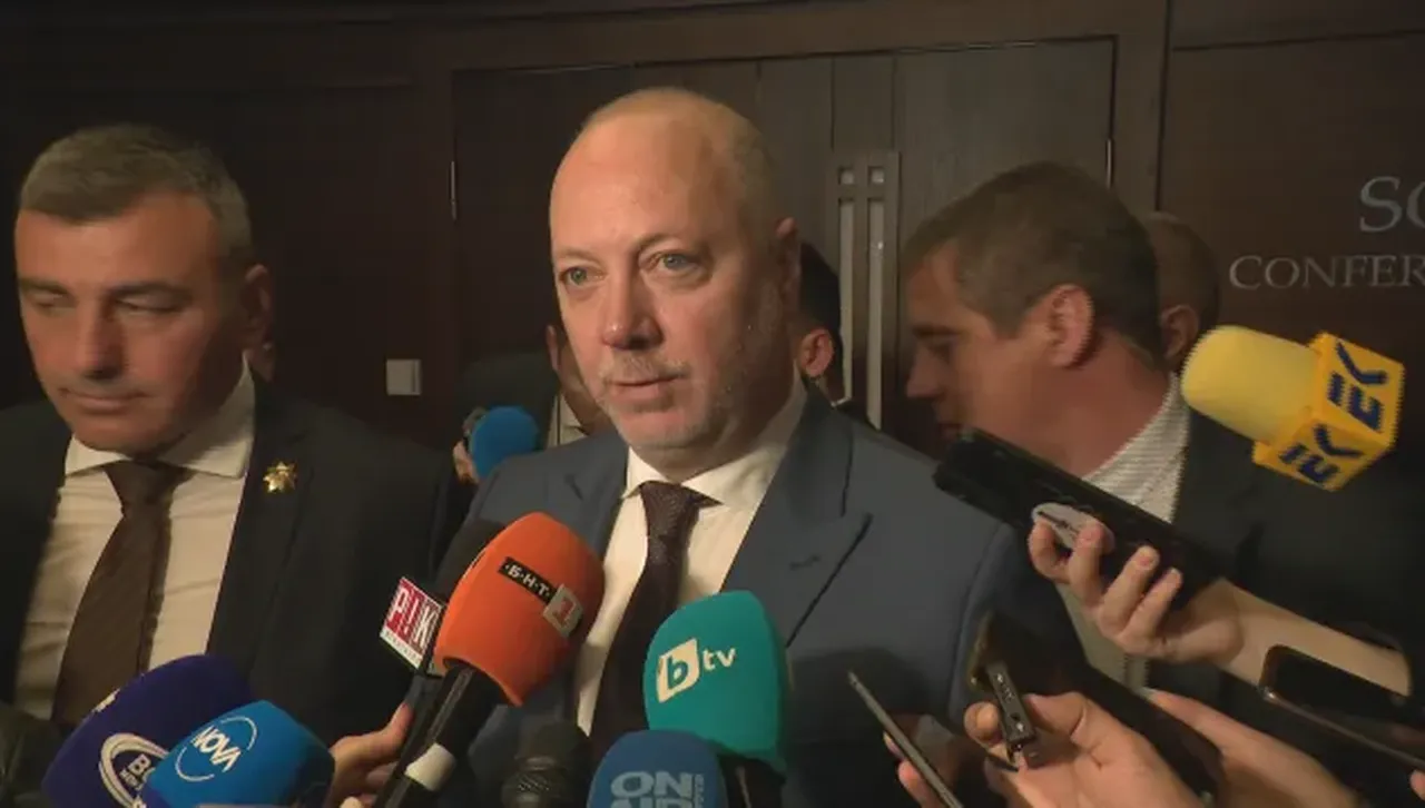 ГЕРБ-СДС се регистрира за изборите: "Влизаме в кампанията със самочувствието, че постигнахме много"