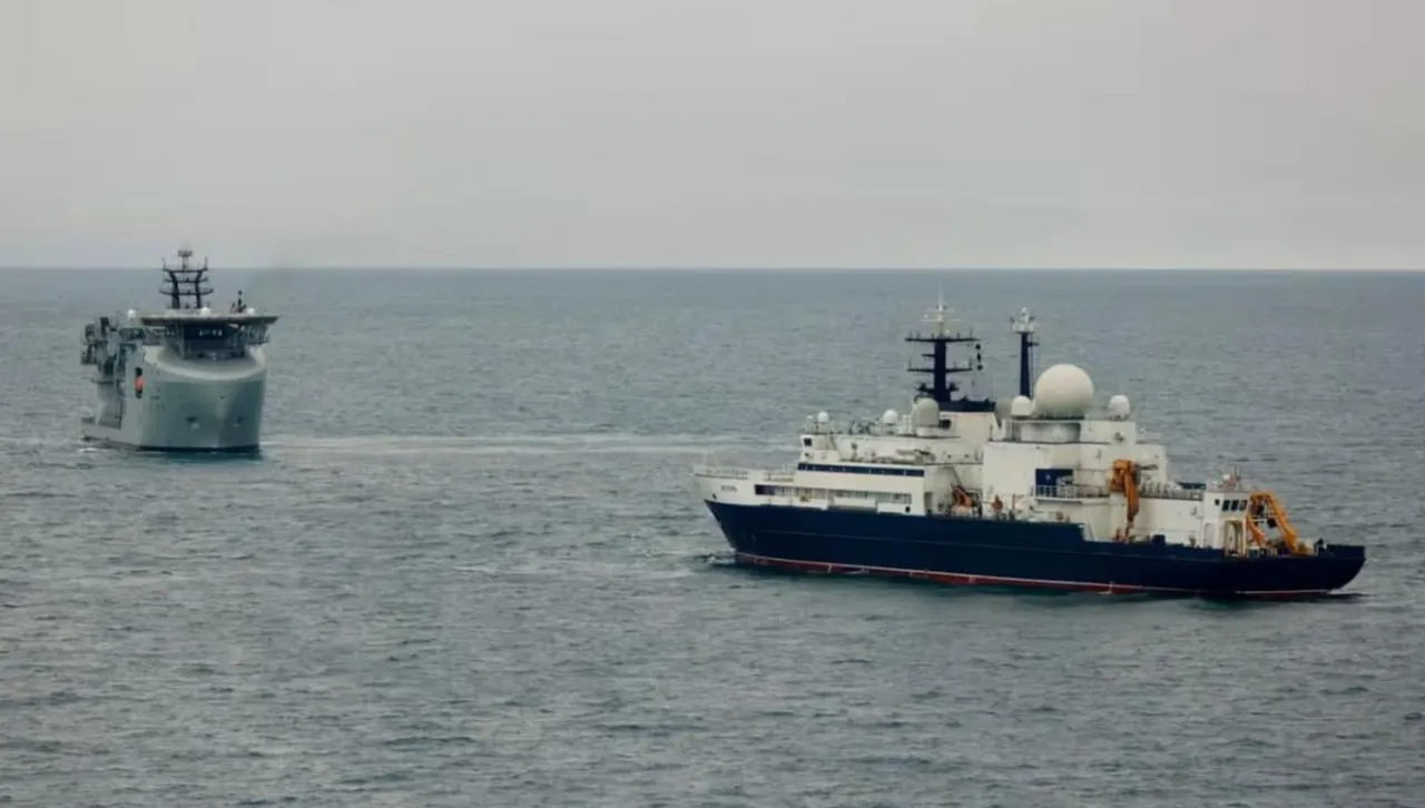 Кремъл открива нов фронт: руски шпионски кораб дебне кабелите на Европа