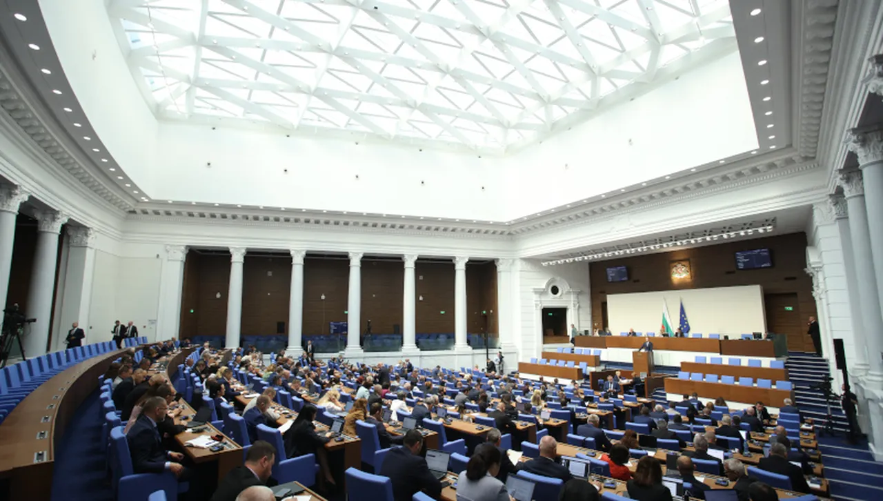 Мотивите на Министерския съвет са че дългът е необходим поради