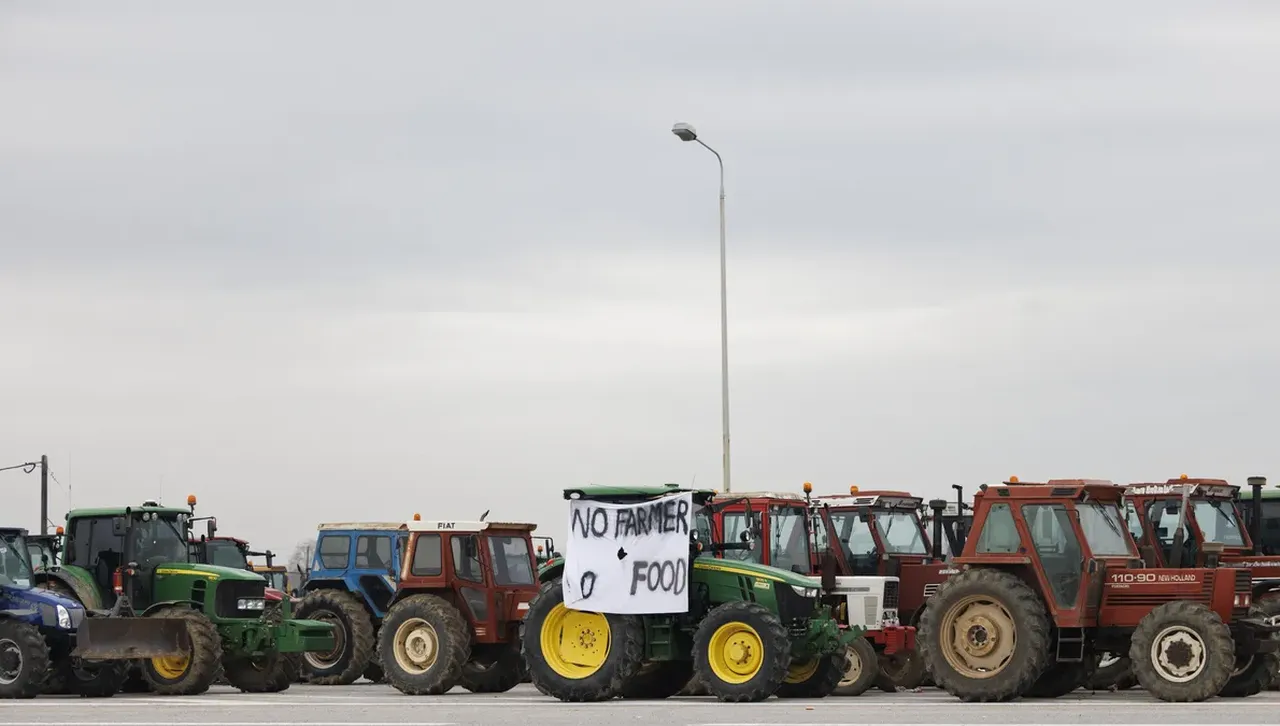 Мярката е заради поради протест на гръцки фермери съобщават от