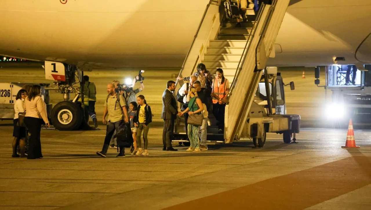 Сънародниците ни, евакуирани от Израел, вече са в България