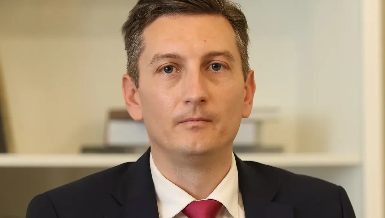 Министърът обаче заяви че според него дружеството има нужда от