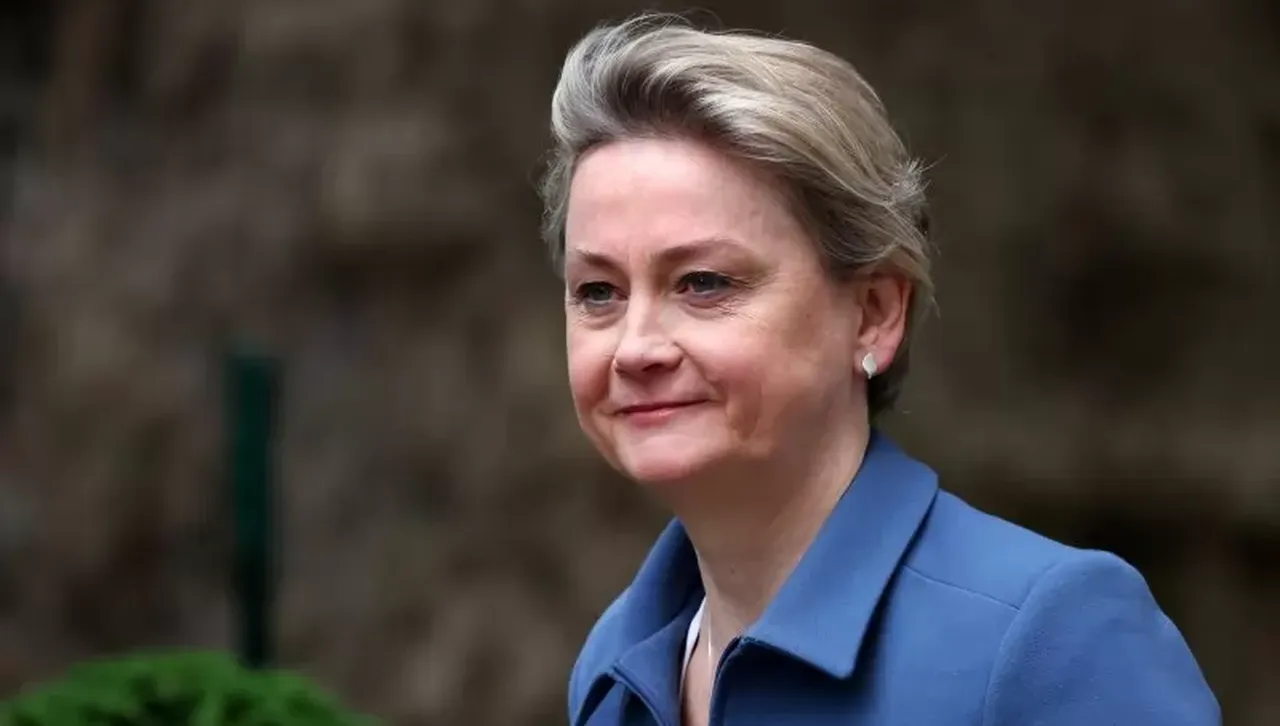 Докато Макрон и Мелони търсят дипломатически изход Даунинг стрийт остава