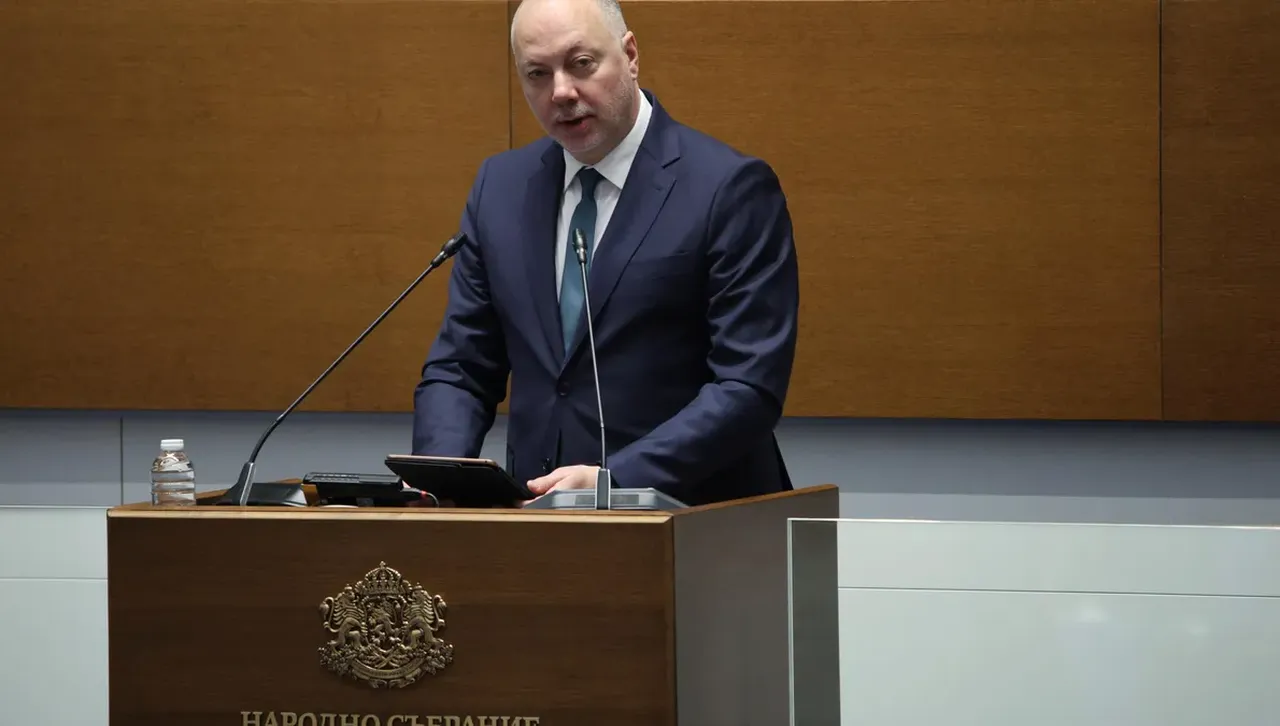 Премиерът отговори на депутатско питане: Държавата може да поеме дълг до 7 милиарда лева