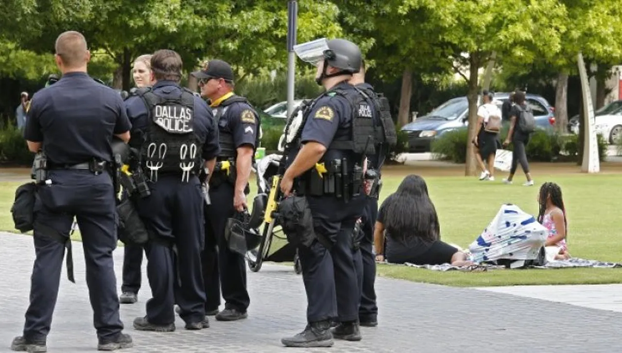 Стрелба в Далас! Вероятно убиецът е снайперист,   самоубил се е 