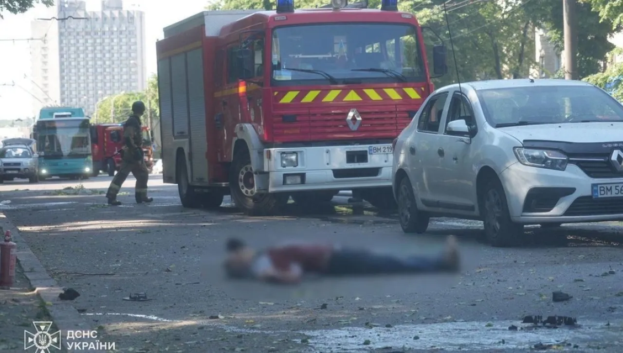 Четирима загинали и 28 ранени след руски удари по Суми