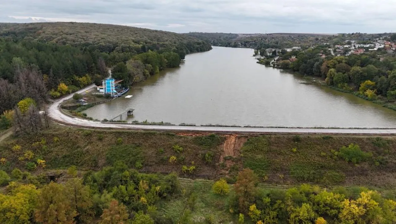 950 души се евакуираха от русенското с. Николово, изследват язовирната стена 