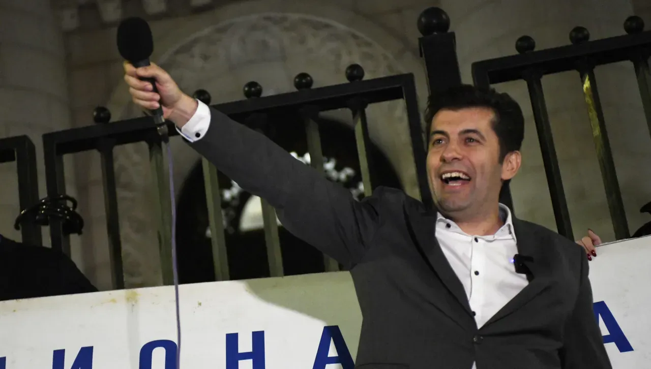 Петков: Ако не приемем законите по ПВУ и Пеевски управлява, ще искаме вот на недоверие след датата за Еврозоната