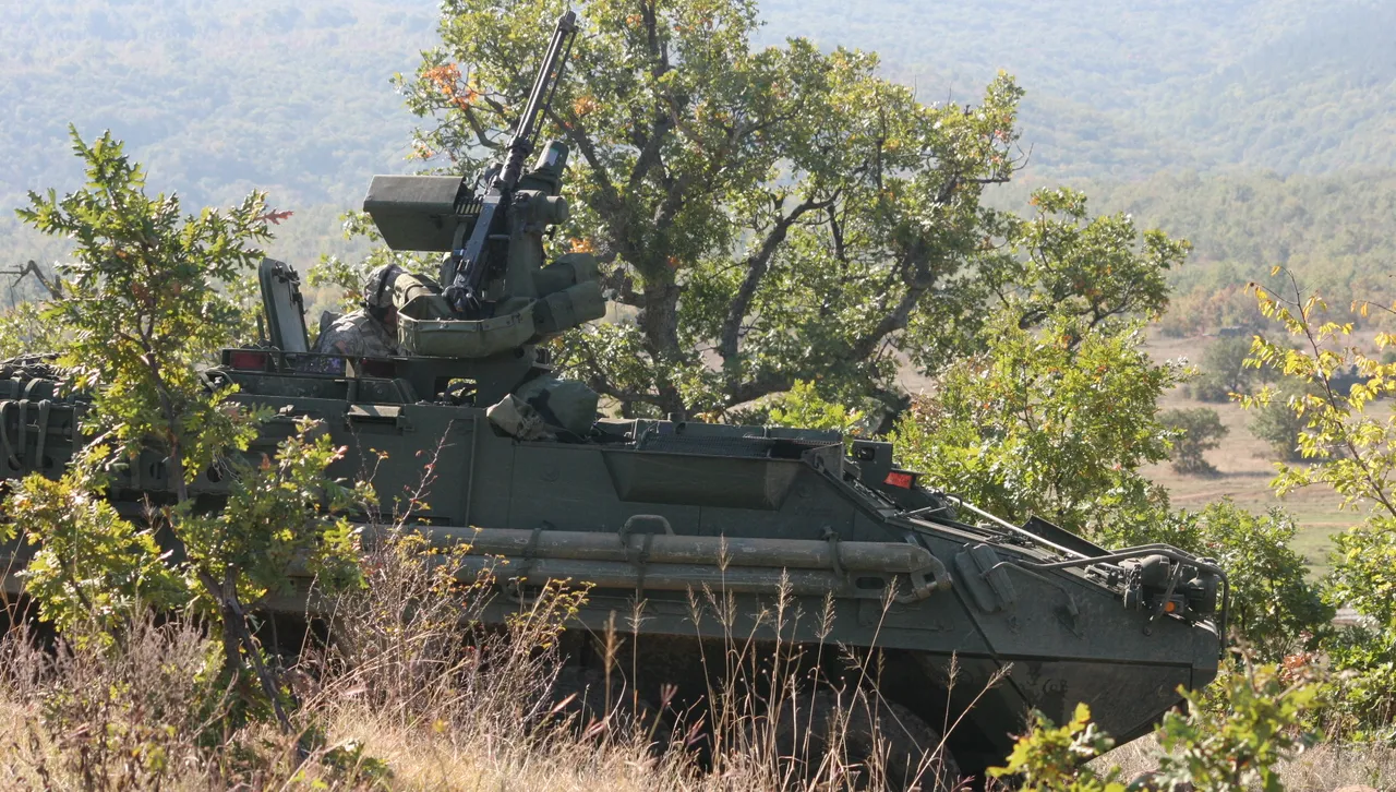 Първите пет бойни бронирани машини Страйкър пристигнаха на пристанище Бургас