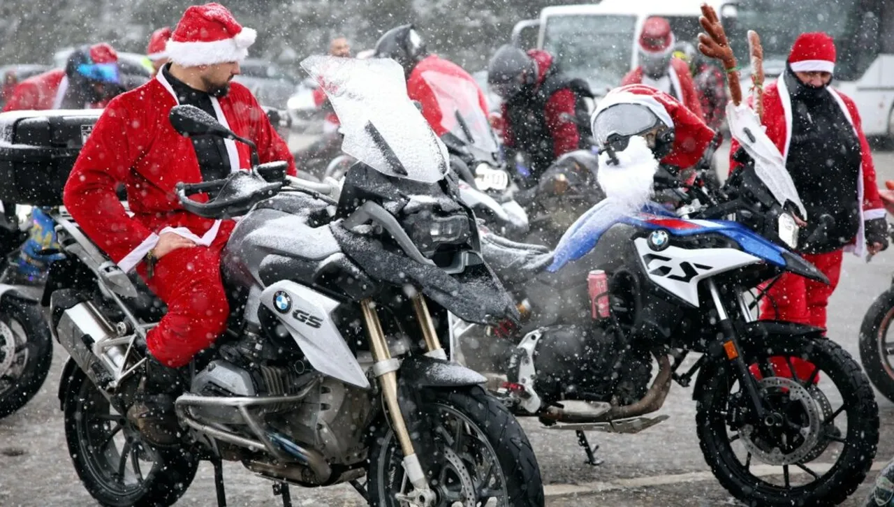 Дядо Коледа и на мотор: Празнично моторшествие по улиците на София