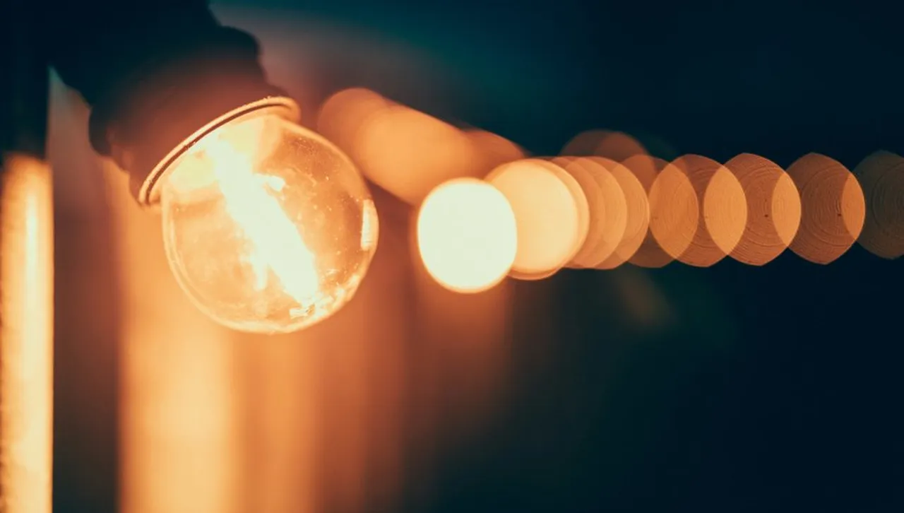 Как да промените атмосферата в стаята за секунди? Заложете на регулируемо осветление!