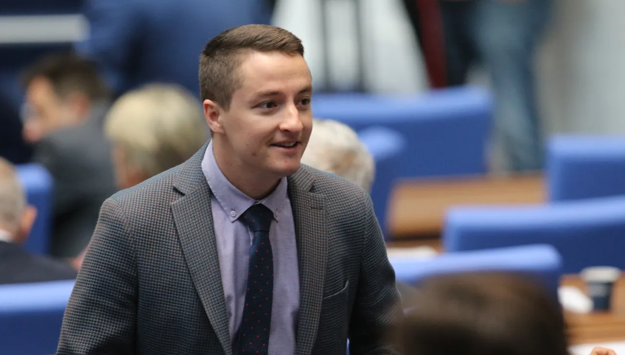 Квестор отстрани Явор Божанков, вживя се в ролята на шеф на парламента