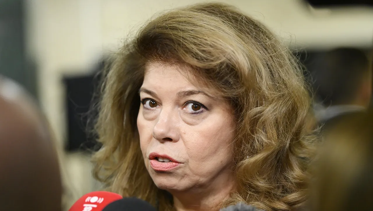 Йотова: Нито премиерът, нито министрите са ме информирали за посещението си в Украйна 