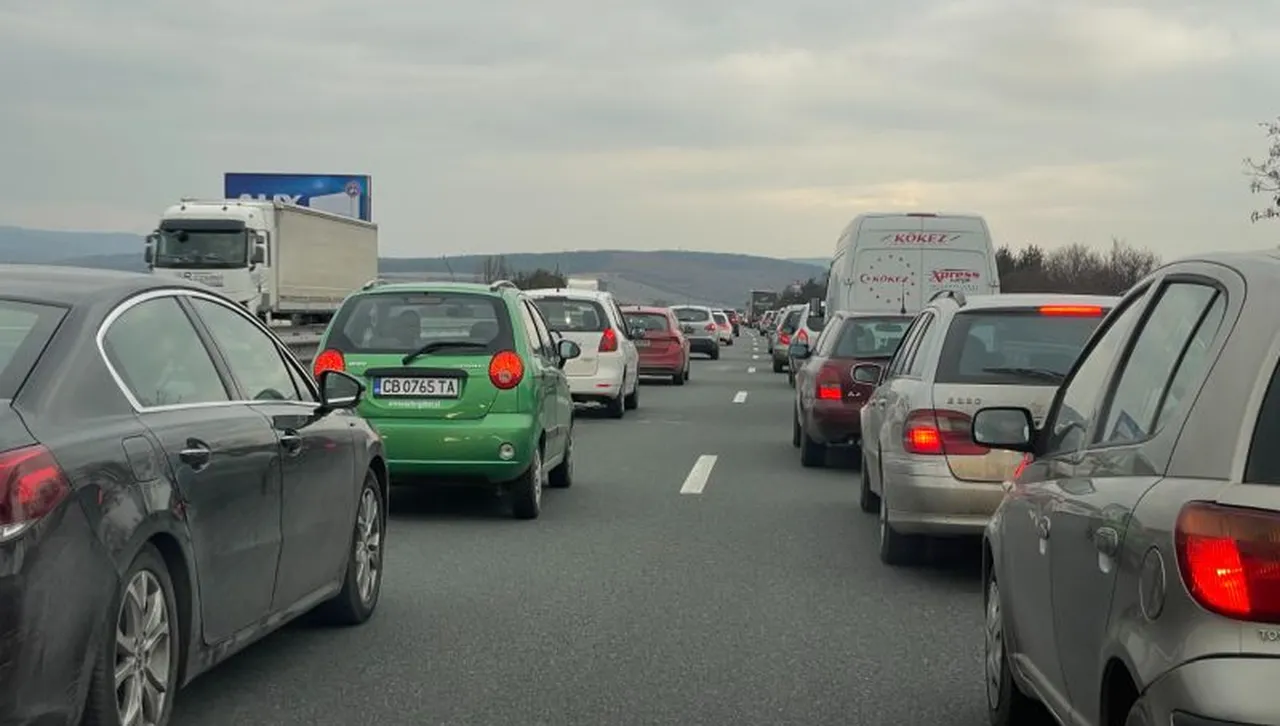 АПИ към шофьорите: Ако пътувате по АМ "Тракия" може да ползвате алтернативни маршрути