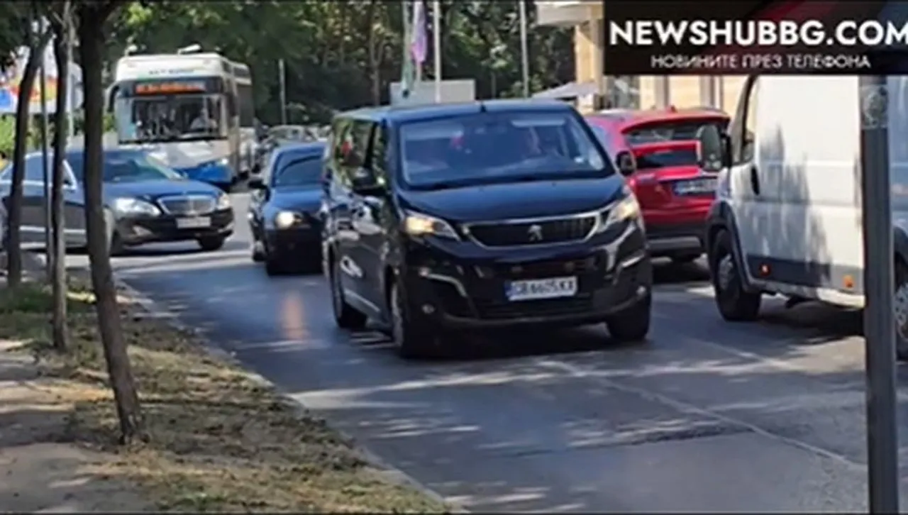 Варненци смаяни – Радев се движи  с тежък кортеж като нарко бос, милиони се пилеят за капризите му (видео) 