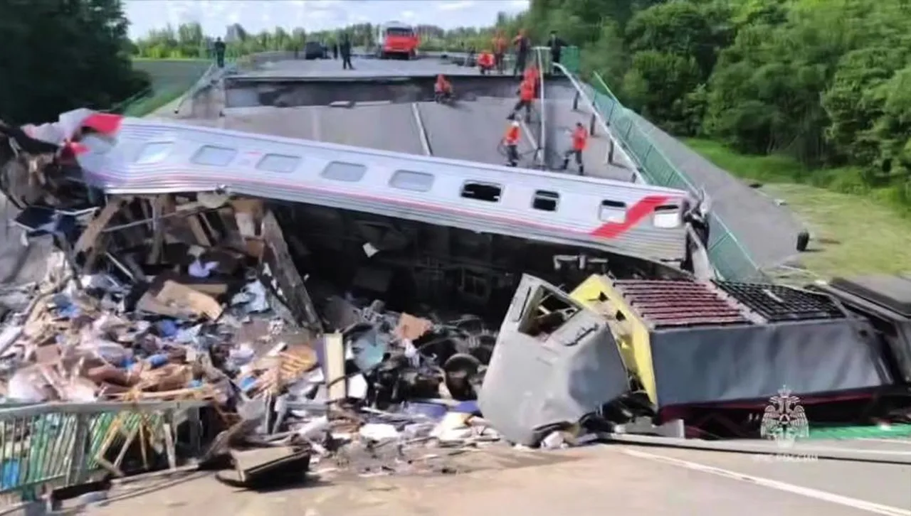 Украинското разузнавен: Влак на път за Крим е бил взривен от окупаторите