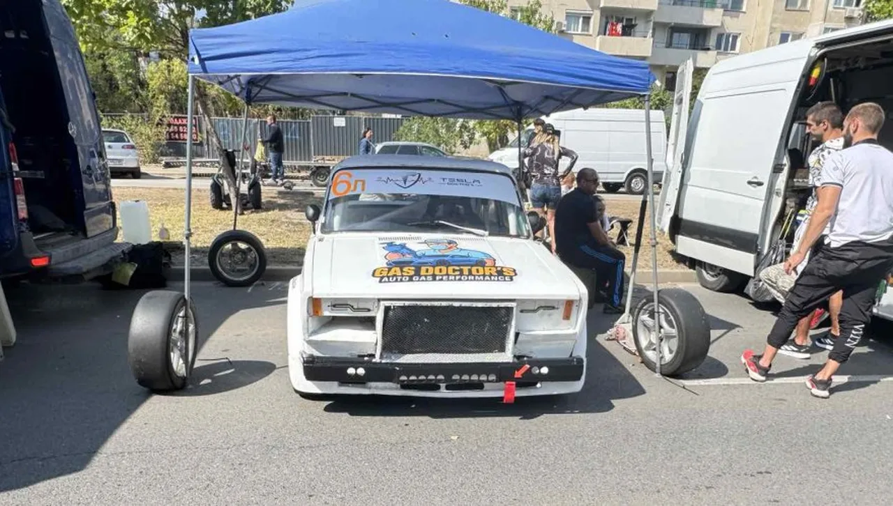 Драма на "Писта София": Тежка катастрофа спря първото състезание 