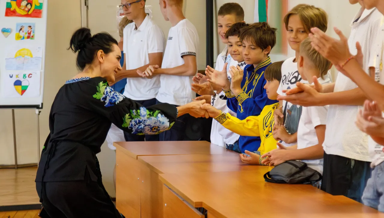 Посланикът на Украйна гостува на украински деца в Никополския детско-юношески комплекс „Електрометалург“