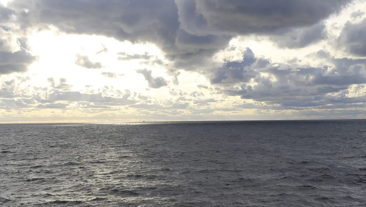 Шведските военни продължавт преследването на руската подводница в Балтийско море