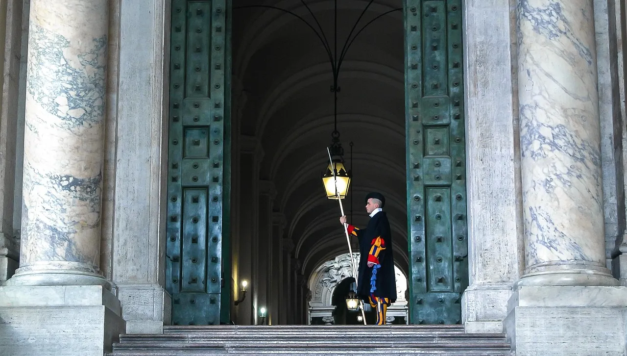 Ватиканът затвори Сикстинската капела за туристи по време на избора на нов папа