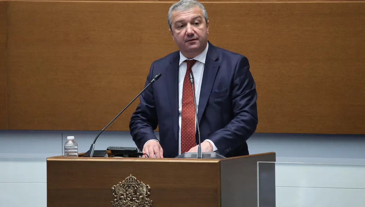 Като част от управлението БСП е отстоявала политики и програма