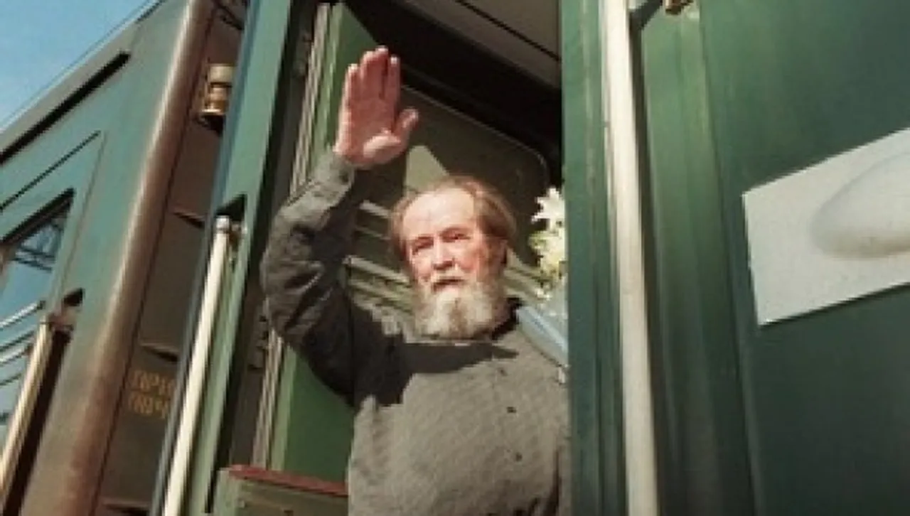 На 25 май 1994 г.  Александър Солженицин се завръща в родината си след 20-годишно изгнание