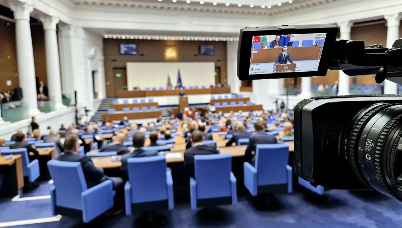 Това е шестият вот на недоверие който внесоха от ПП