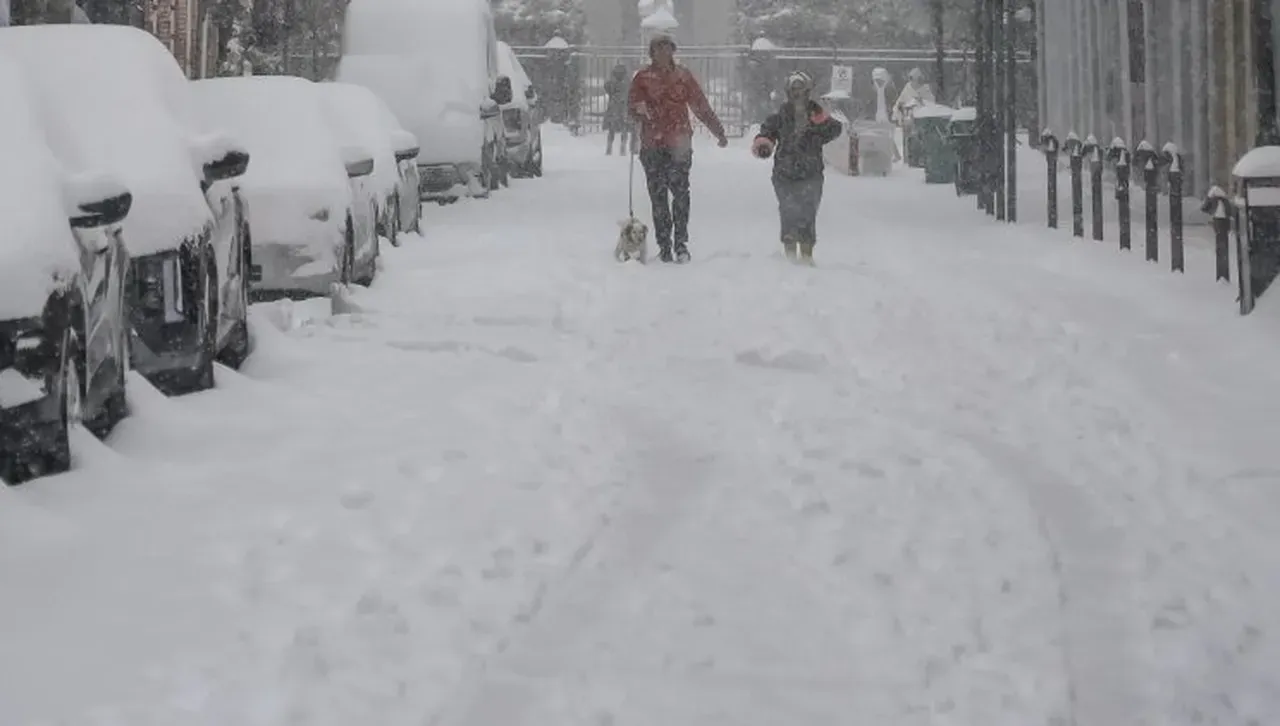 Ураганни ветрове със 160 км ч смазаха каравани във Великобритания