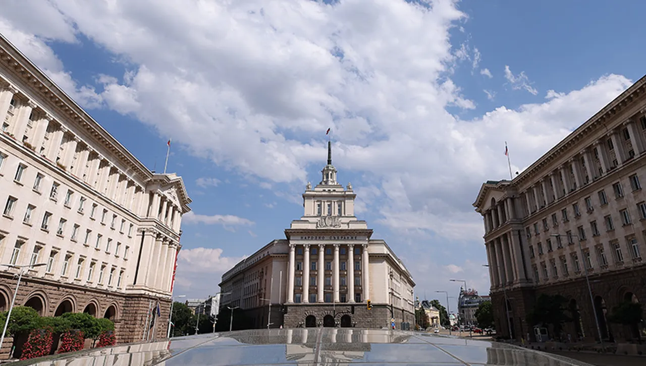 Предложението за това направи Деница Сачева от ГЕРБ – СДС