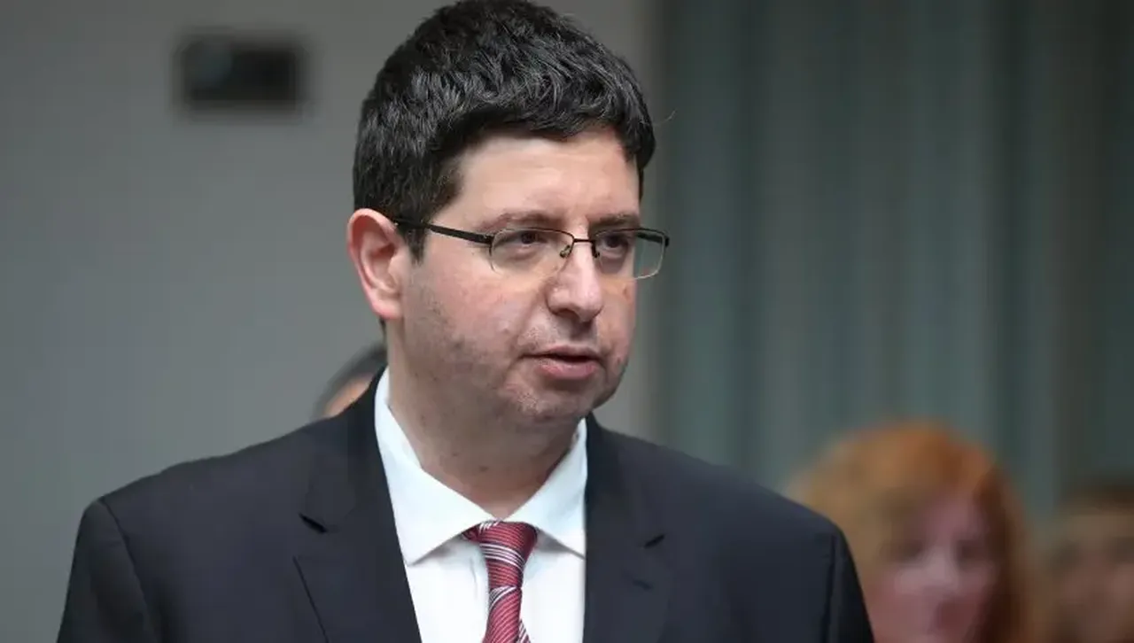 Петър Чобанов от БНБ се обяви против вдигане на данъците