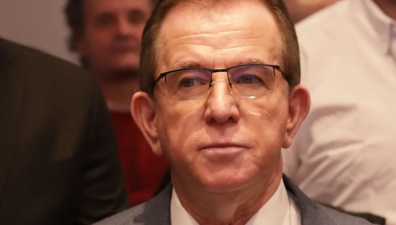 Гюнер Тахир за учредяващата се партия на Доган: Ще стигне до под кривата круша, но нека опита