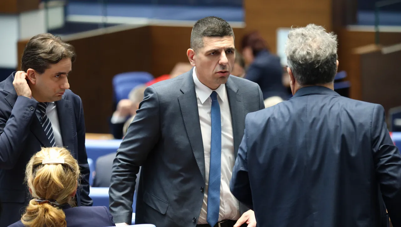 Лидерите на ПП-ДБ са събраха на коалиционен съвет заради скандала 