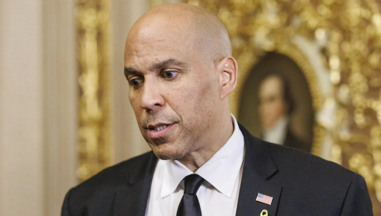 Американски сенатор счупи рекорда: Говори 25 часа срещу Тръмп