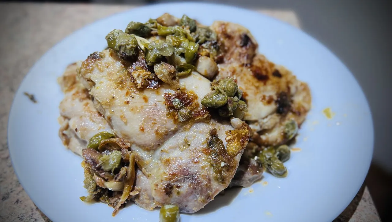 Пилешки пържолки с „умами“ сос от аншуа и каперси