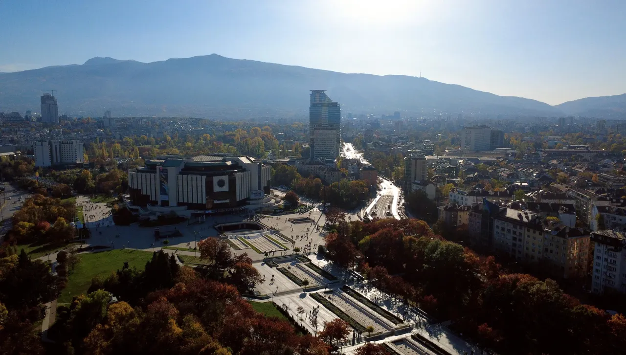 Почти тихо с максимални температури между 10° и 15° Слънцето