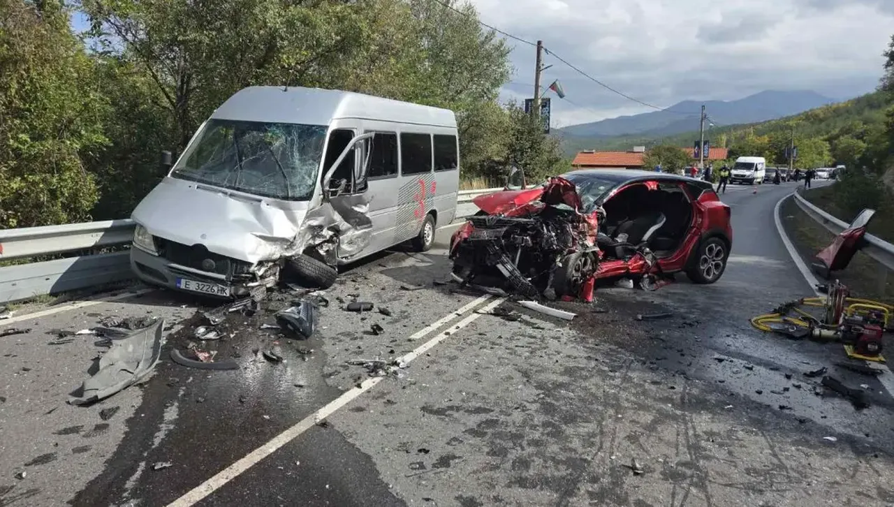 Катастрофа затвори пътя през прохода "Предела" 