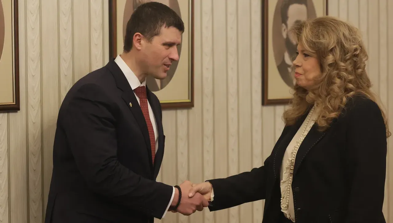 Това което обсъждахме е бомбата която Борисов и Пеевски заложиха