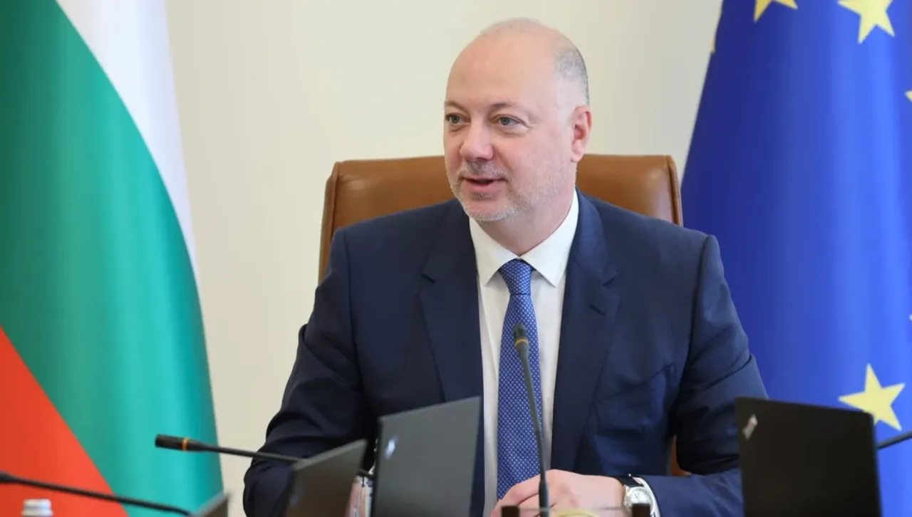 Премиерът: Днес внасяме Бюджет 2026 в парламента, имахме диалог с работодатели и синдикати  