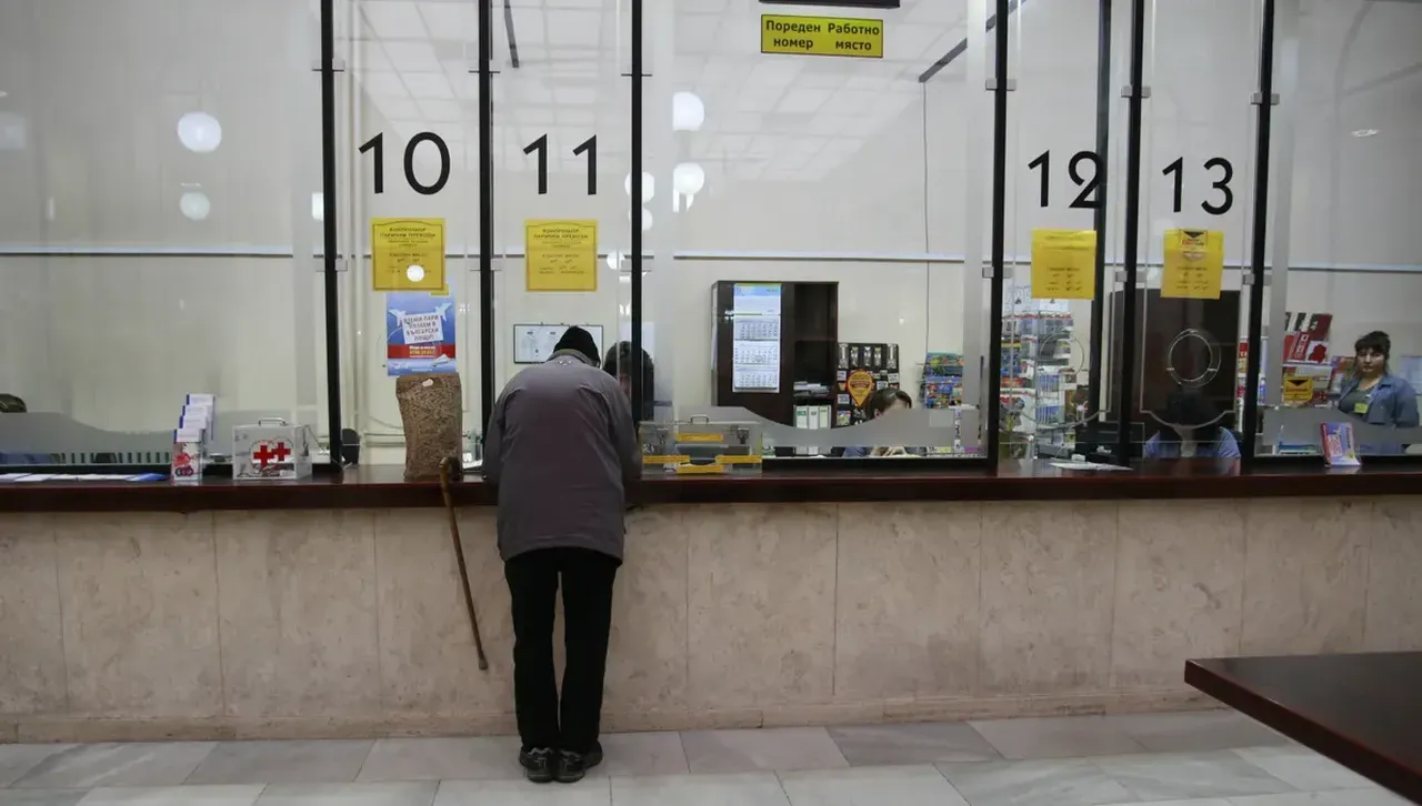 Кабинетът поиска ръст от 5% на заплатите в пощите, БДЖ, НКЖИ и градския транспорт 