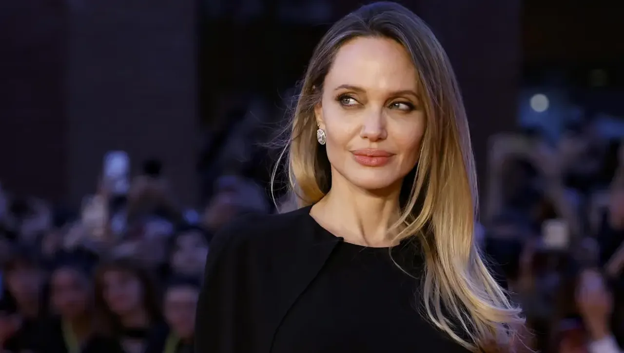 Анджелина Джоли се срещна с деца в детска болница и приют в Херсон