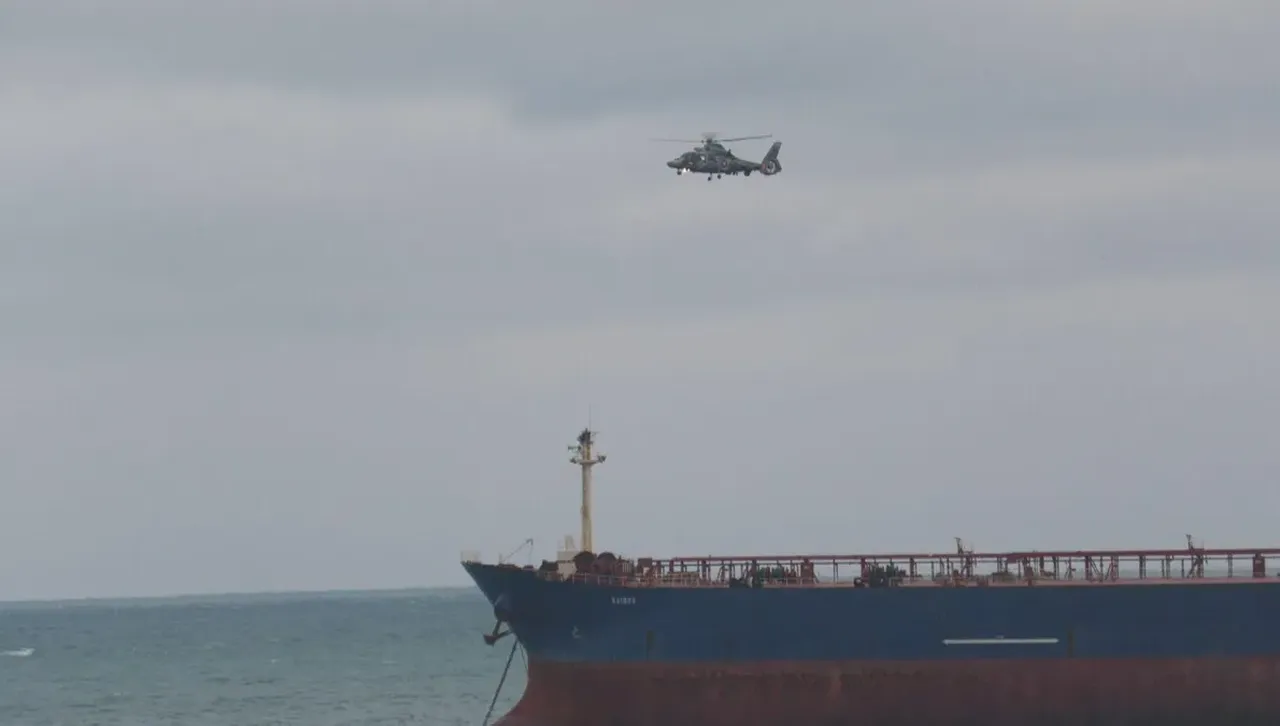 Три влекача участват в издърпването му Подготовката за изтеглянето на