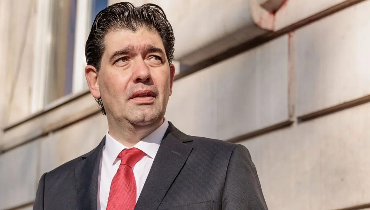 В разгара на кризата с боклука и пред провал с топлото Васил Терзиев отлетяха за Рио