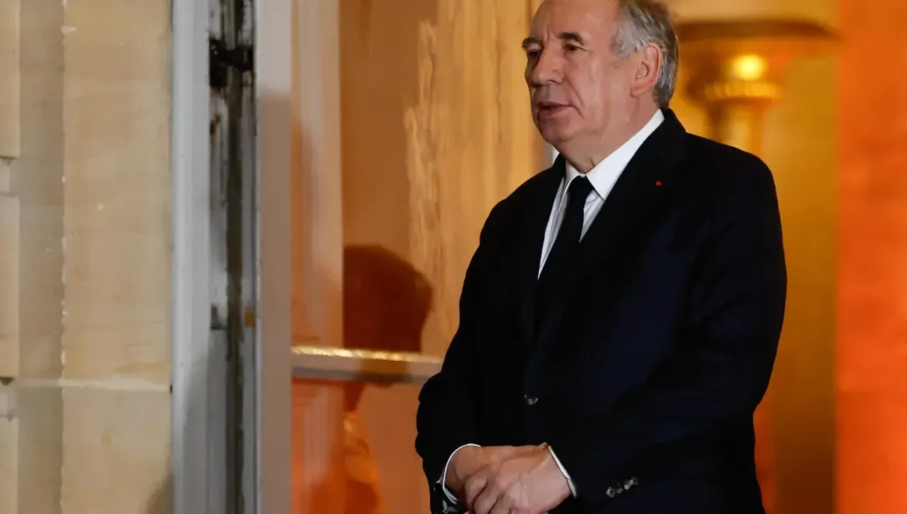 Байру загуби вота на доверие, Франция остана без правителство