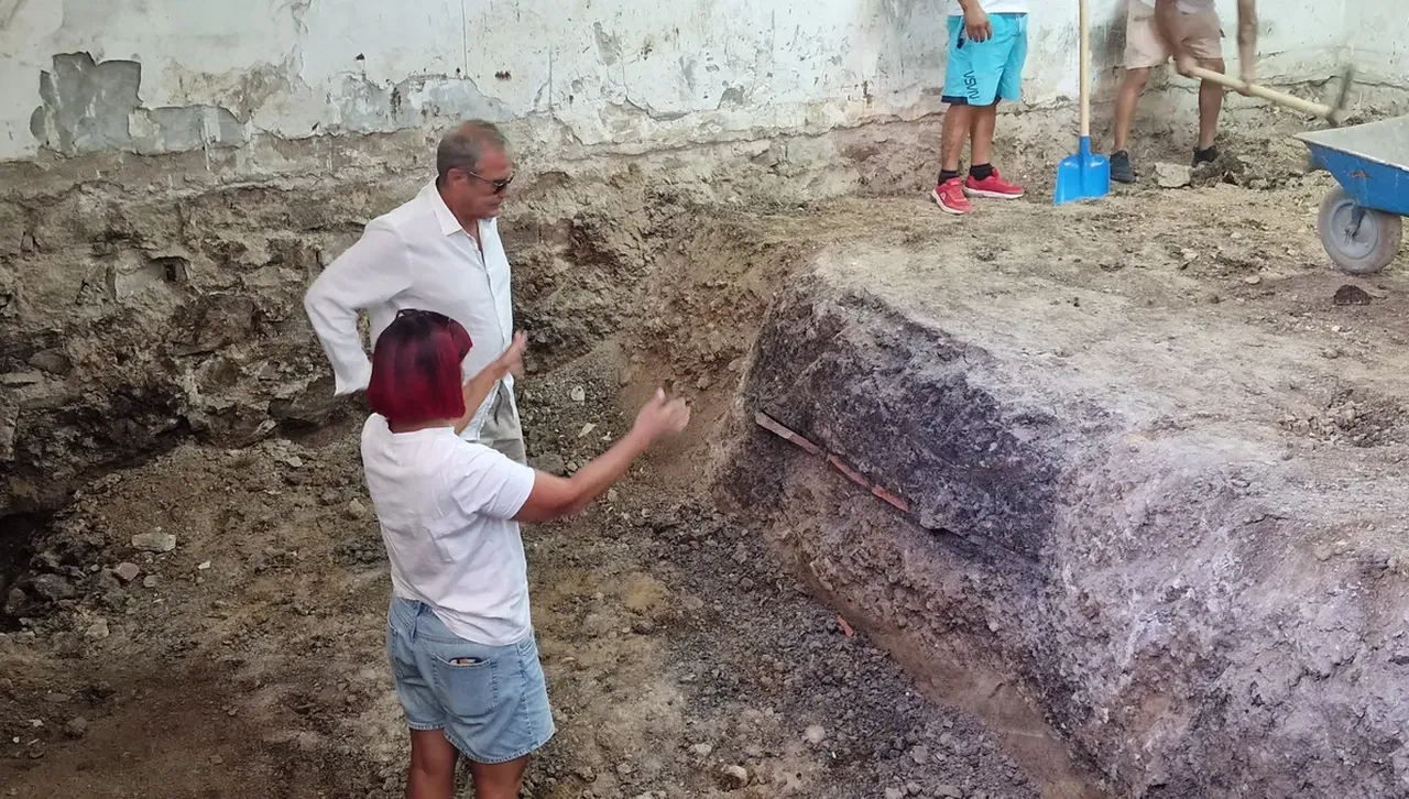 Античен гроб, част от Сердика, спира строежа на нова сграда на НХА